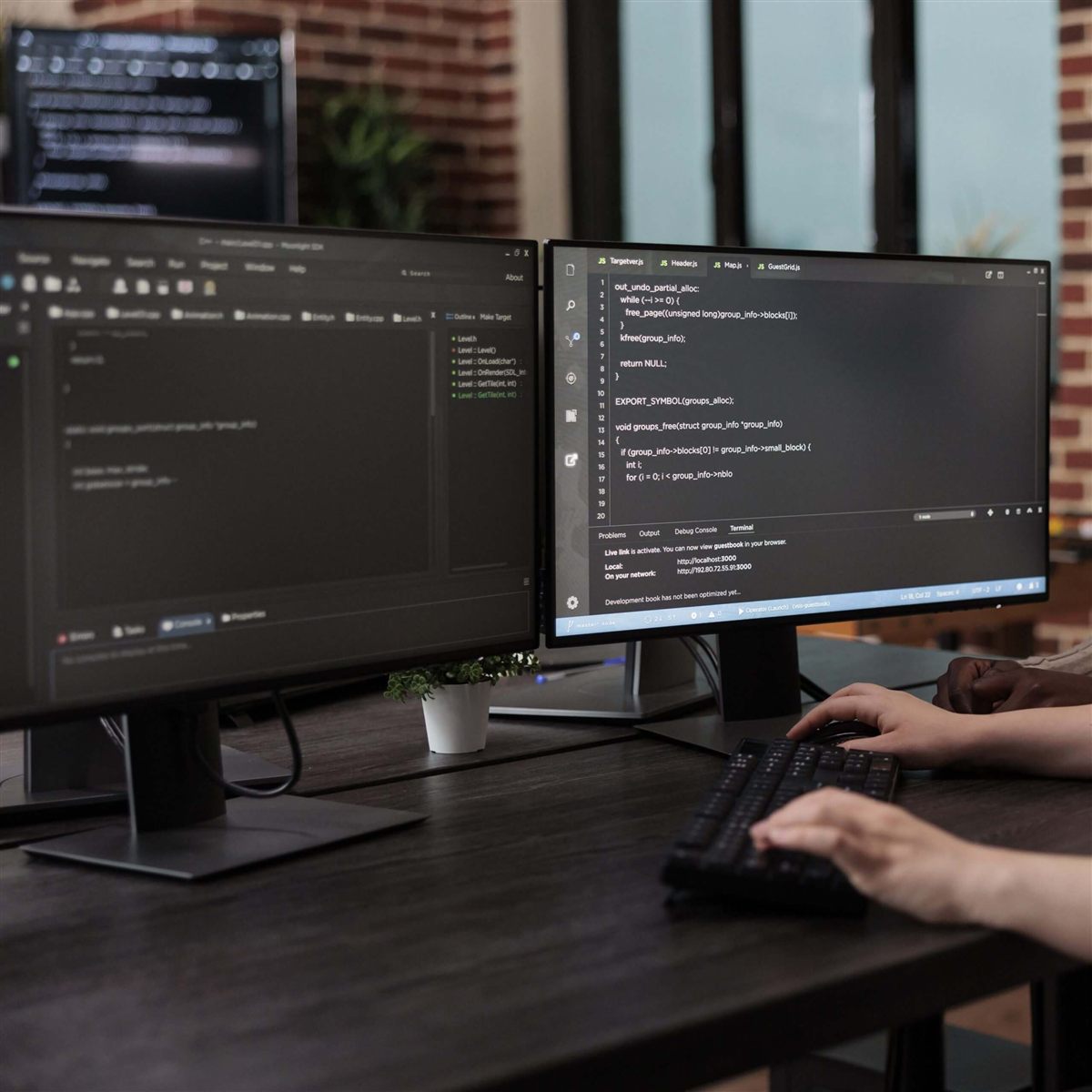 Équipe informatique au travail